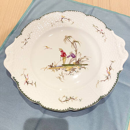 Si Kiang Handled Cake Plate