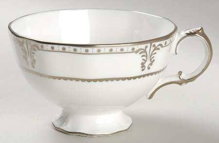 Elizabeth (Platinum Trim) Footed Cup