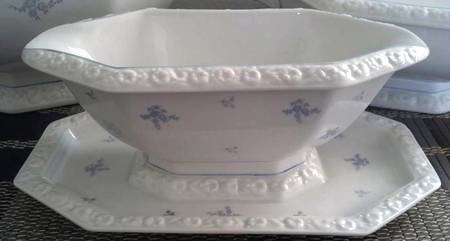 R1087 Gravy Boat with Attached Underplate