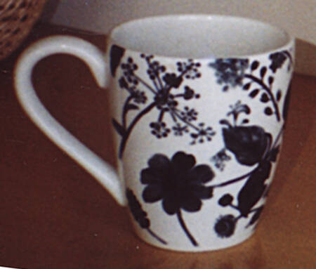 Hedgerow Black (Earthenware, Wildflowers) Mug