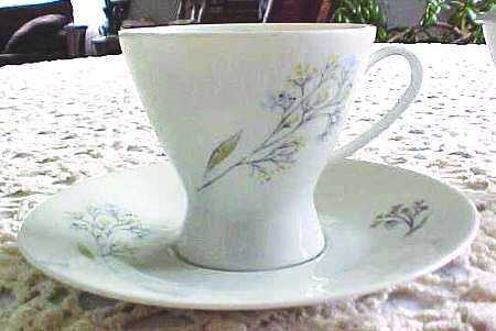R1090 Footed Cup & Saucer Set