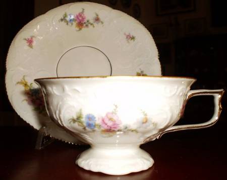 R1092 Footed Cup & Saucer Set