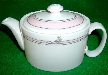 RD135 Teapot & Lid