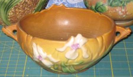Iris Brown 5" Round Handled Bowl