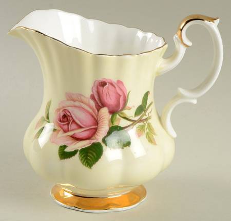 English Beauty (Montrose) Creamer