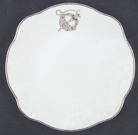 Tara Brooch (Scalloped) Handled Cake Plate