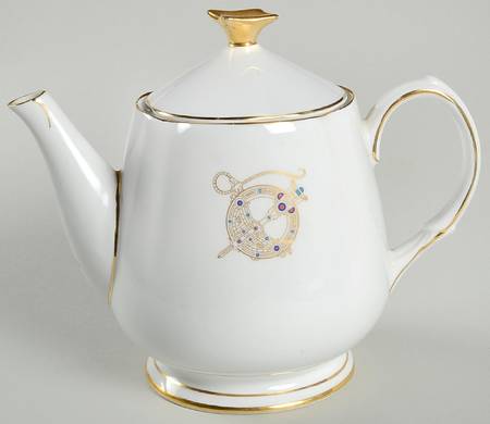Tara Brooch (Scalloped) Teapot & Lid