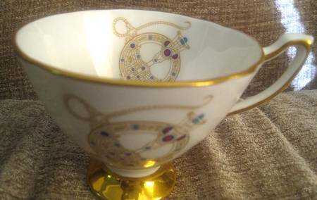Tara Brooch (Scalloped) Footed Cup