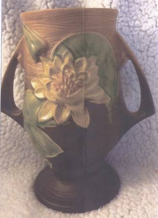 Water Lily Brown 9" Handled Vase