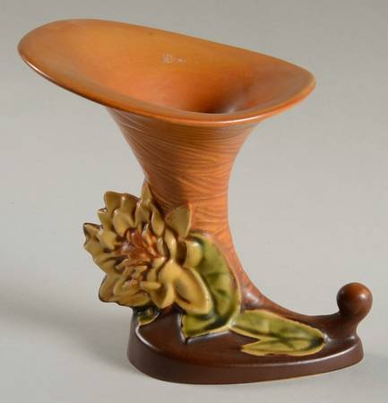 Water Lily Brown 6" Cornucopia