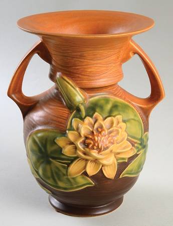 Water Lily Brown 9" Handled Vase