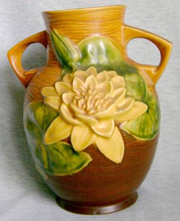 Water Lily Brown 8" Handled Vase