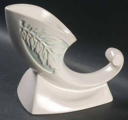 Silhouette White 8" Cornucopia