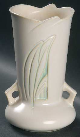 Silhouette White 6" Handled Vase