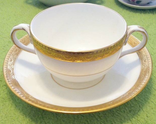 L6962 Flat Bouillon Cup & Saucer