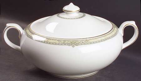Isabella (New Shape 2001) Round Covered Vegetable