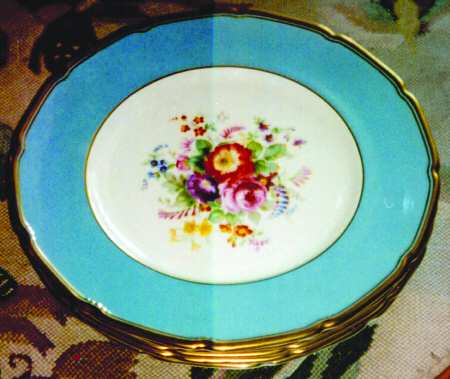 V2210 by Royal Doulton