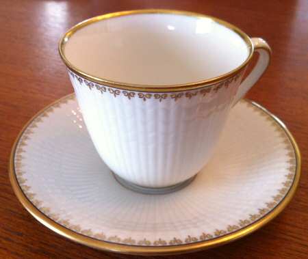 Kardinal Flat Cup & Saucer Set