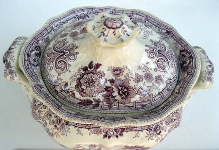 Tyrolean Mulberry Round Covered Vegetable