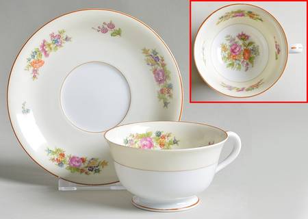 RO74 Footed Cup & Saucer Set