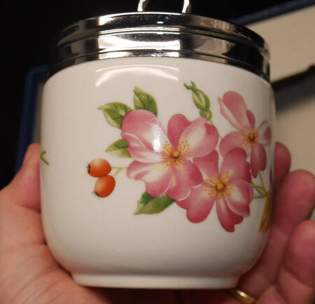 Ashford (Gold Trim) Egg Coddler & Lid