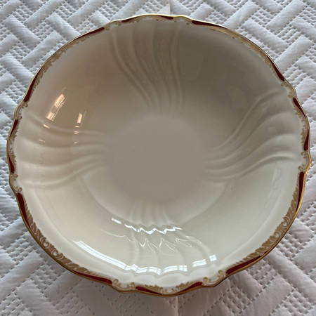 1925 9" Round Vegetable Bowl