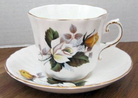1527 Flat Cup & Saucer Set
