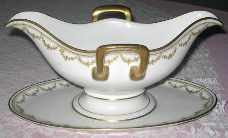 1290 Gravy Boat with Attached Underplate