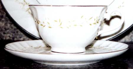 ROJ182 Footed Cup & Saucer Set