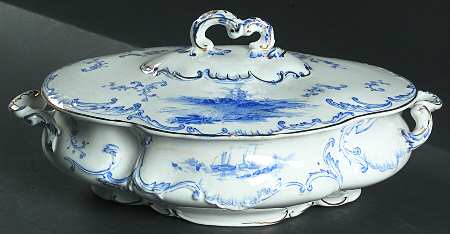 Delft Blue (Gold Trim) Oval Covered Vegetable