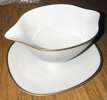 3333 (Fortuna) Gravy Boat with Attached Underplate