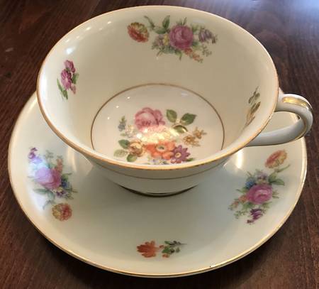 RO28 Footed Cup & Saucer Set