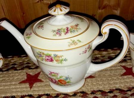 RO28 Teapot & Lid