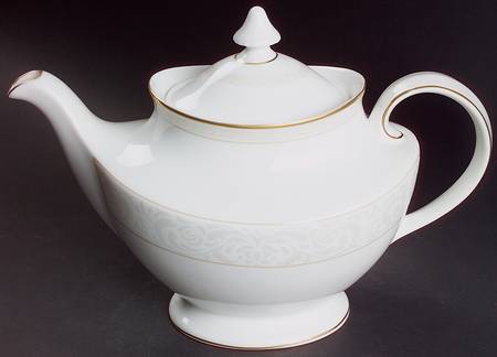Gardenia Teapot & Lid