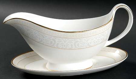 Gardenia Gravy Boat & Underplate