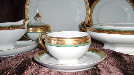 RR1 Footed Cup & Saucer Set