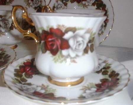 RIM9 Footed Cup & Saucer Set