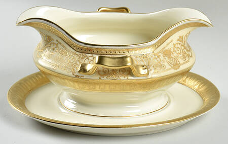 F8393 Gravy Boat with Attached Underplate