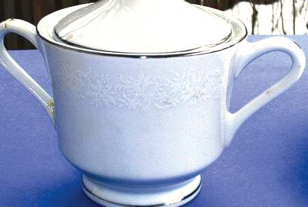 Nancy Sugar Bowl & Lid