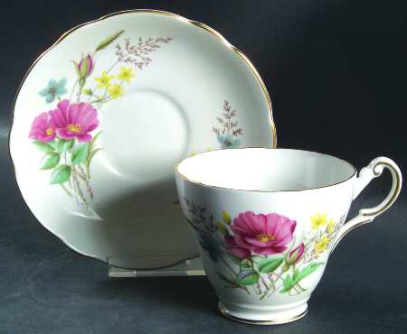 RE15 Footed Cup & Saucer Set