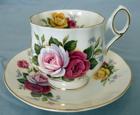 R2C7 Footed Cup & Saucer Set