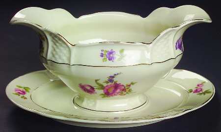 2790 Gravy Boat with Attached Underplate