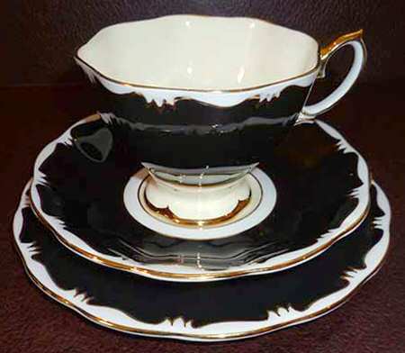 ROA115 Footed Cup & Saucer Set