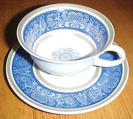 R1121 Footed Cup & Saucer Set