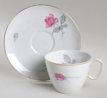 675 Flat Cup & Saucer Set