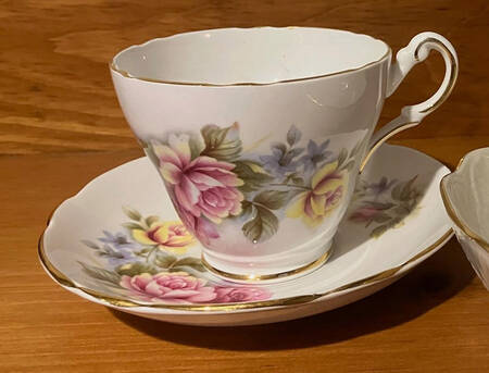 RE18 Footed Cup & Saucer Set