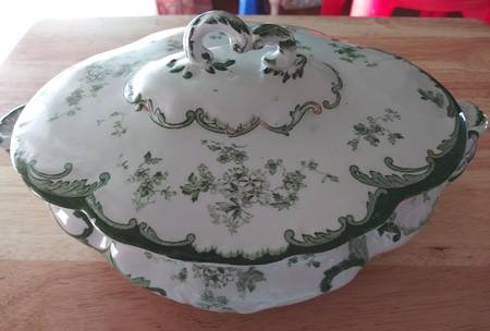 Chiswick Green Oval Covered Vegetable