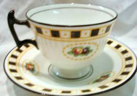 E9302 Footed Cup & Saucer Set