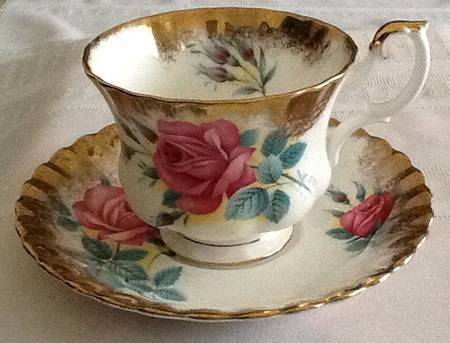 Sweetheart Roses Series Footed Cup & Saucer Set