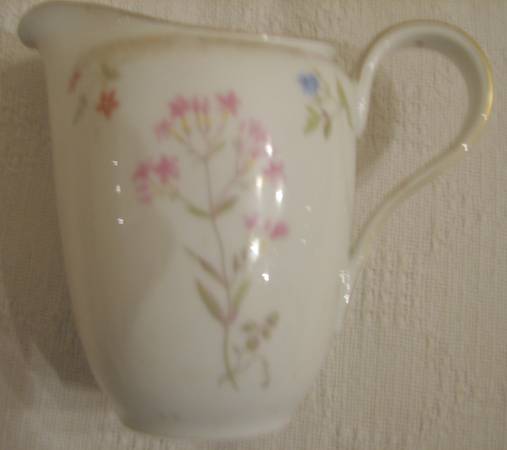 R1133 Creamer